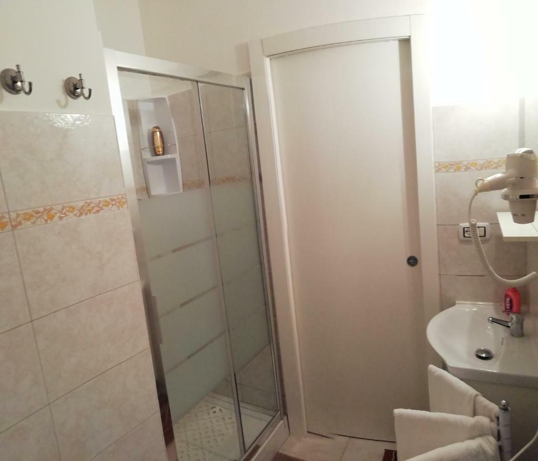 Apartment Urbino 33 ローマ エクステリア 写真