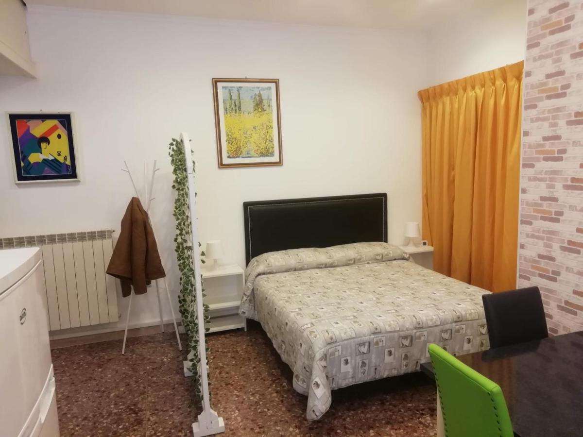 Apartment Urbino 33 ローマ エクステリア 写真