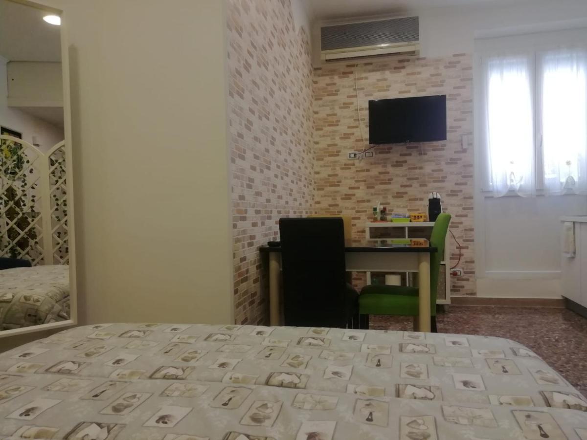 Apartment Urbino 33 ローマ エクステリア 写真