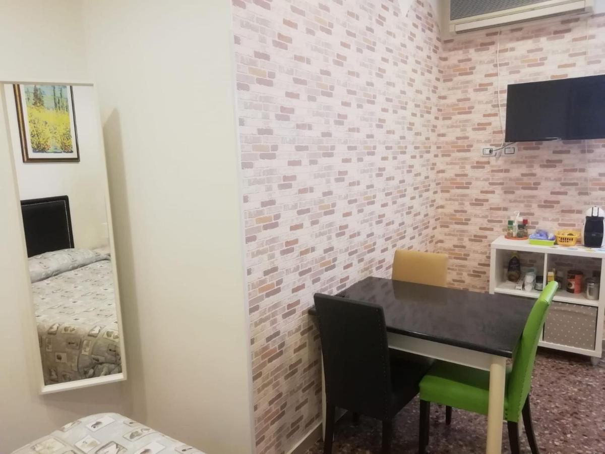 Apartment Urbino 33 ローマ エクステリア 写真