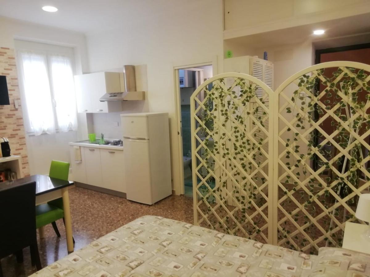 Apartment Urbino 33 ローマ エクステリア 写真