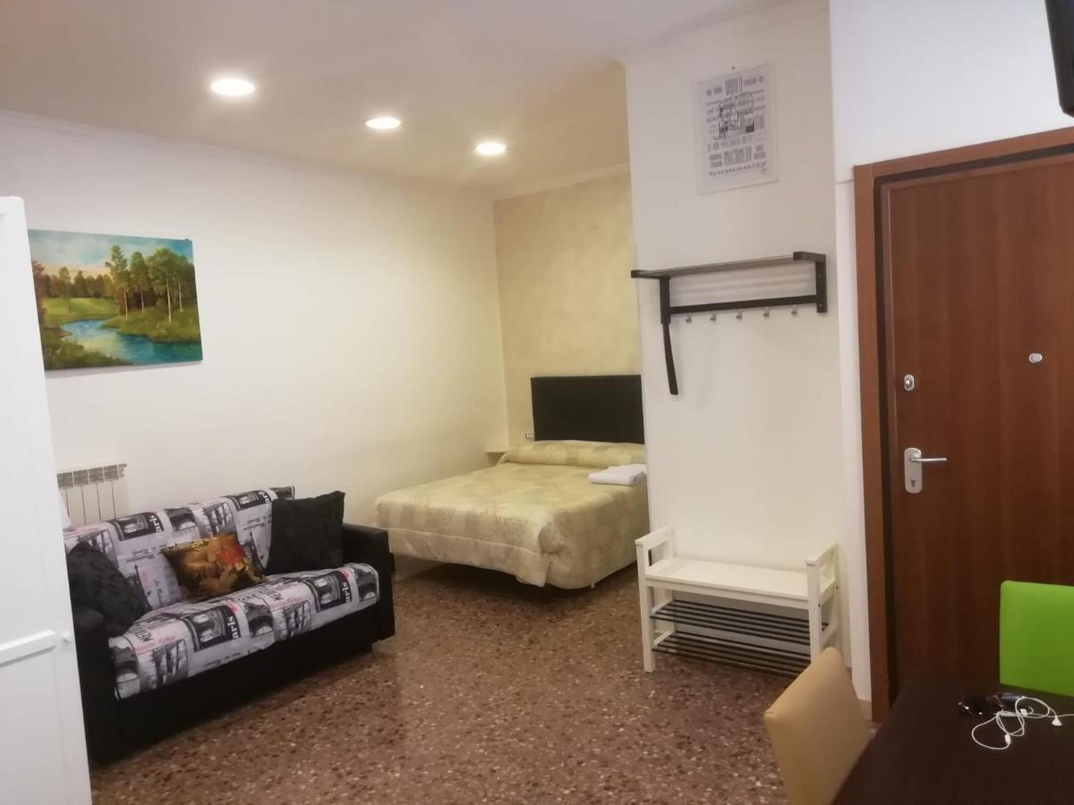 Apartment Urbino 33 ローマ エクステリア 写真