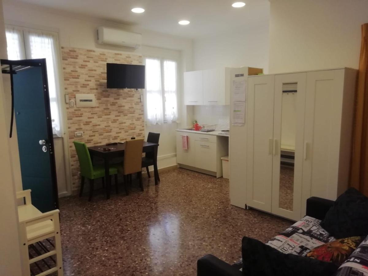 Apartment Urbino 33 ローマ エクステリア 写真