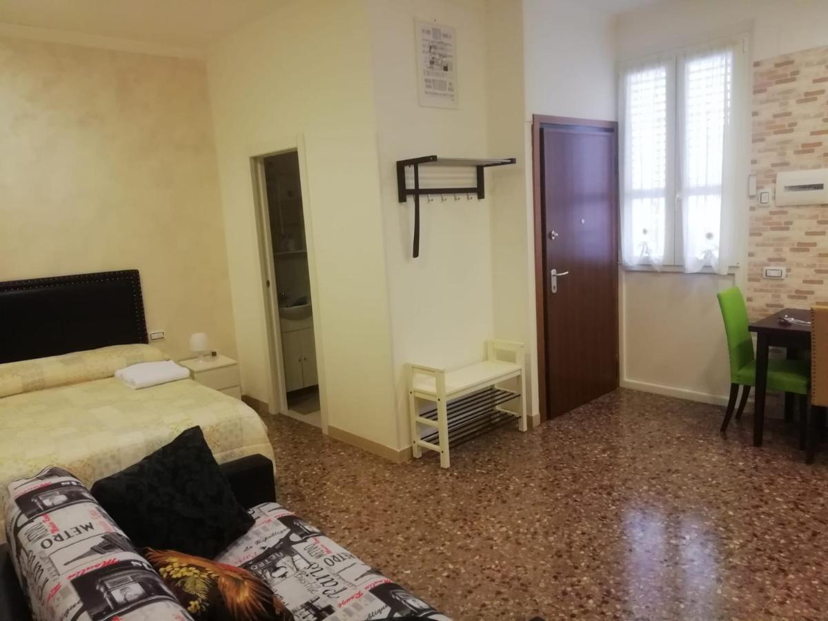 Apartment Urbino 33 ローマ エクステリア 写真